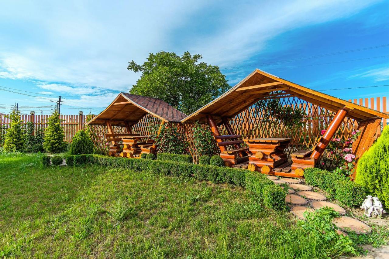 Akvalis Комплекс Для Отдыха Hotel Burlach'ya Balka Exterior foto