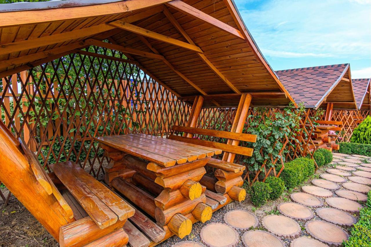 Akvalis Комплекс Для Отдыха Hotel Burlach'ya Balka Exterior foto
